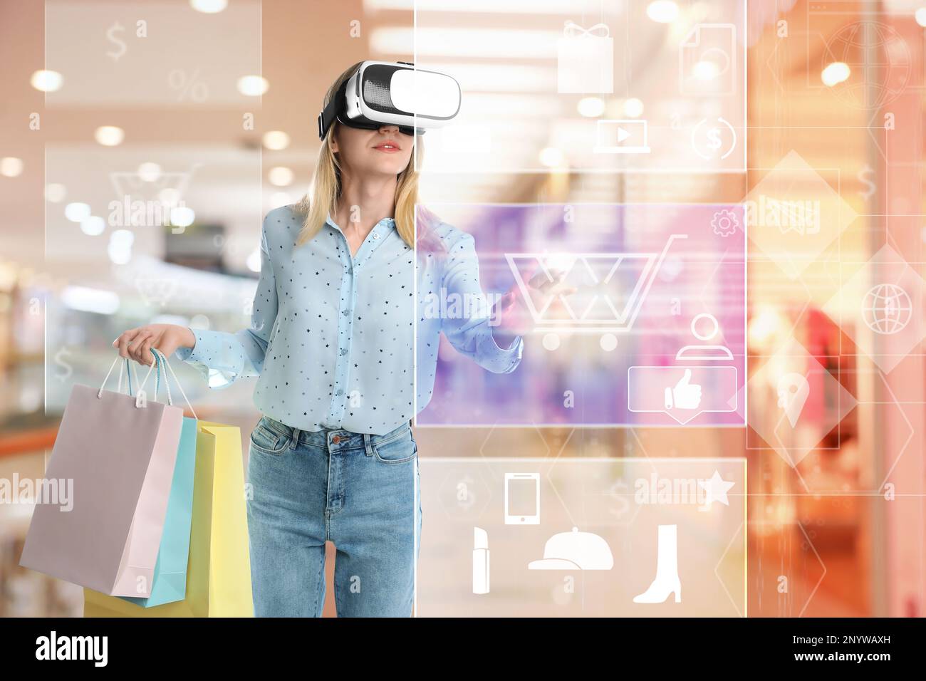 Mujer joven con bolsas de compras usando auriculares de realidad virtual en  tienda simulada Fotografía de stock - Alamy
