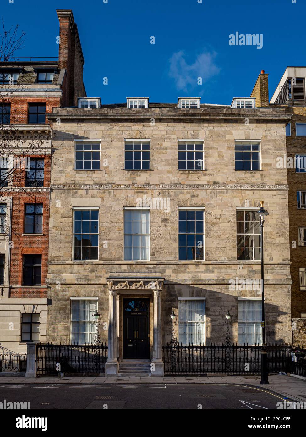 Chandos House Londres. Un edificio catalogado de Grado I en N° 2 Queen Anne Street, Marylebone, construido 1769-1771l, arquitecto Robert Adam. Foto de stock