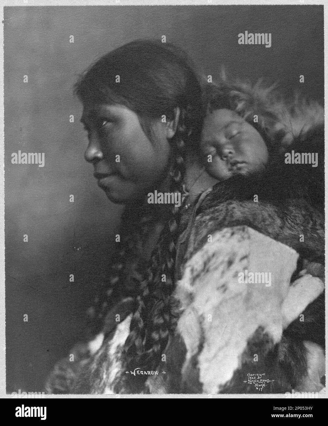 Madre e hijo esquimales, Wegaruk. Colección Frank y Frances Carpenter, regalo; Sra. W. Chapin