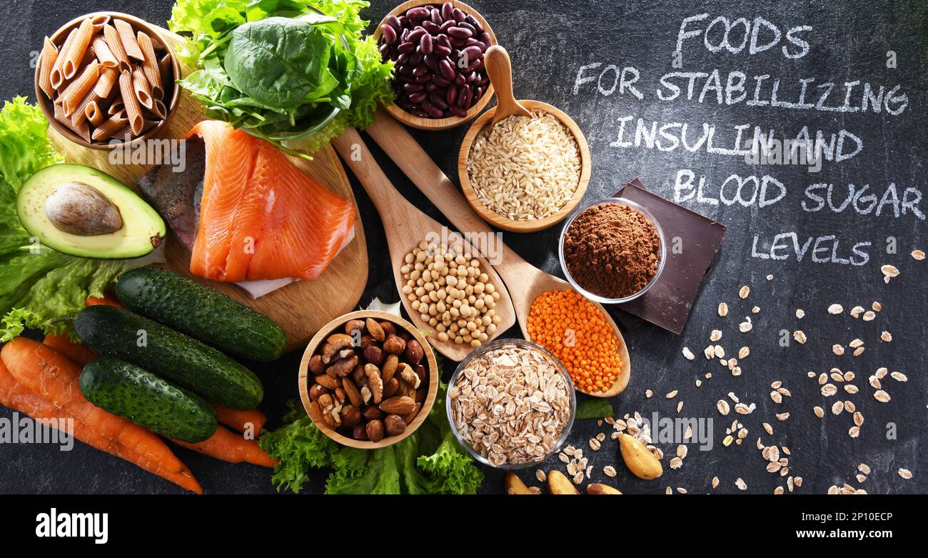 Productos alimenticios recomendados para estabilizar los niveles de insulina y azúcar en la sangre. Dieta para la diabetes Foto de stock
