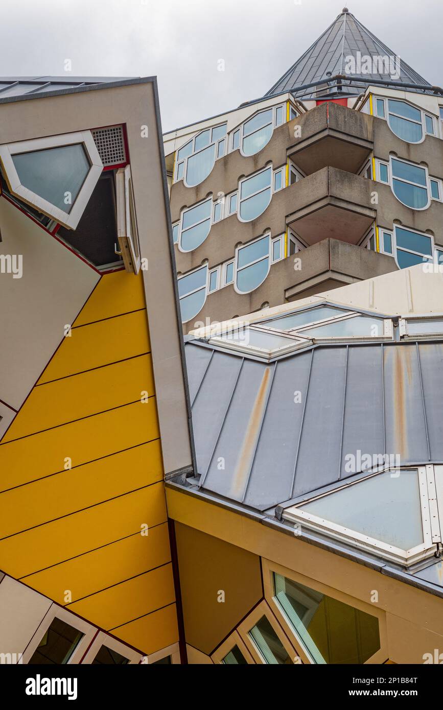 ROTTERDAM, PAÍSES BAJOS - 31 de mayo 2019: Las casas cúbicas son un de innovaciones arquitectónicas modernas diseñadas por el arquitecto Piet Fotografía stock - Alamy