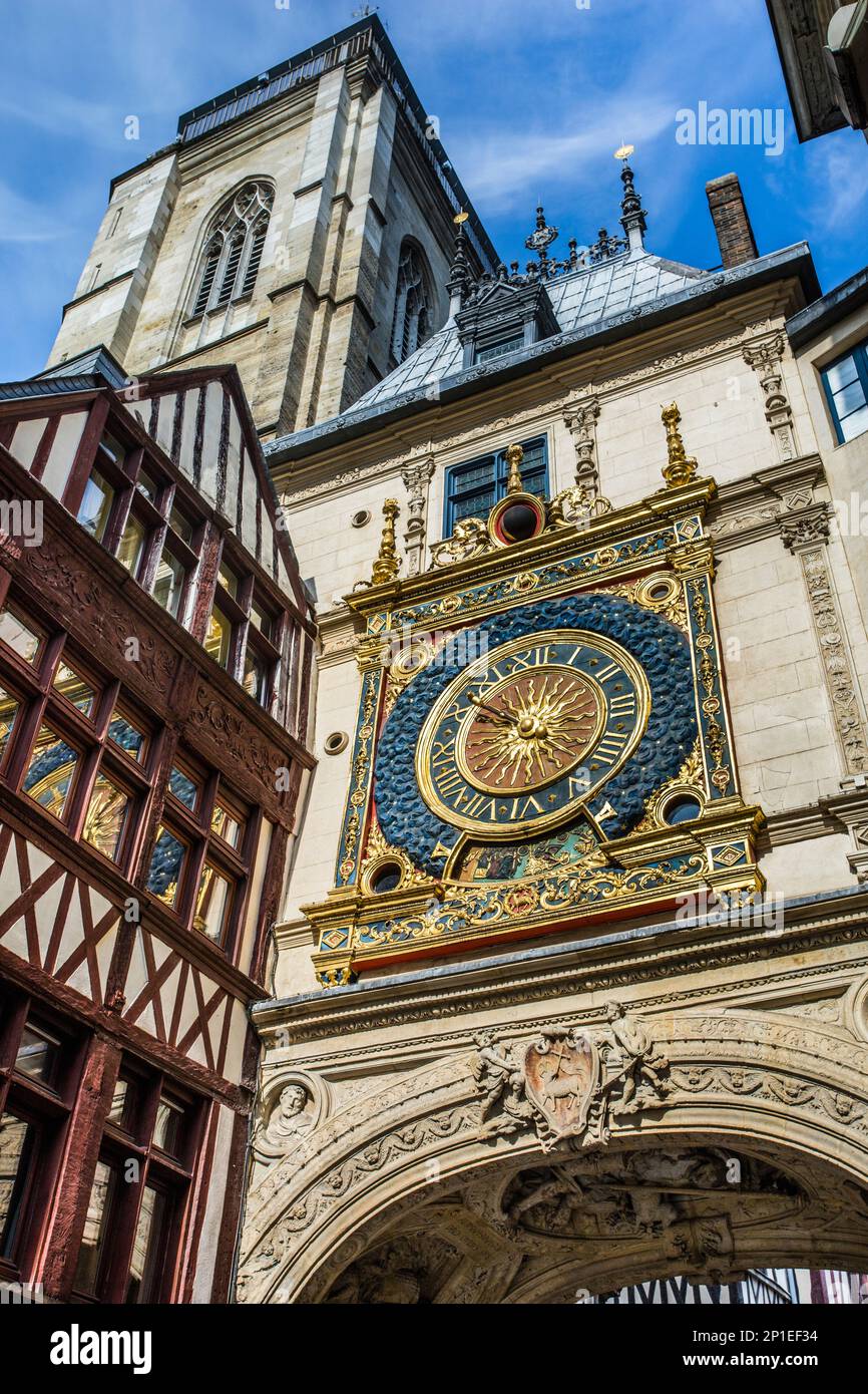 Gros Horloge, el Gran Reloj, un reloj astronómico del siglo 14th Rue du Gros-Horloge, Rouen, Normandía, Francia Foto de stock
