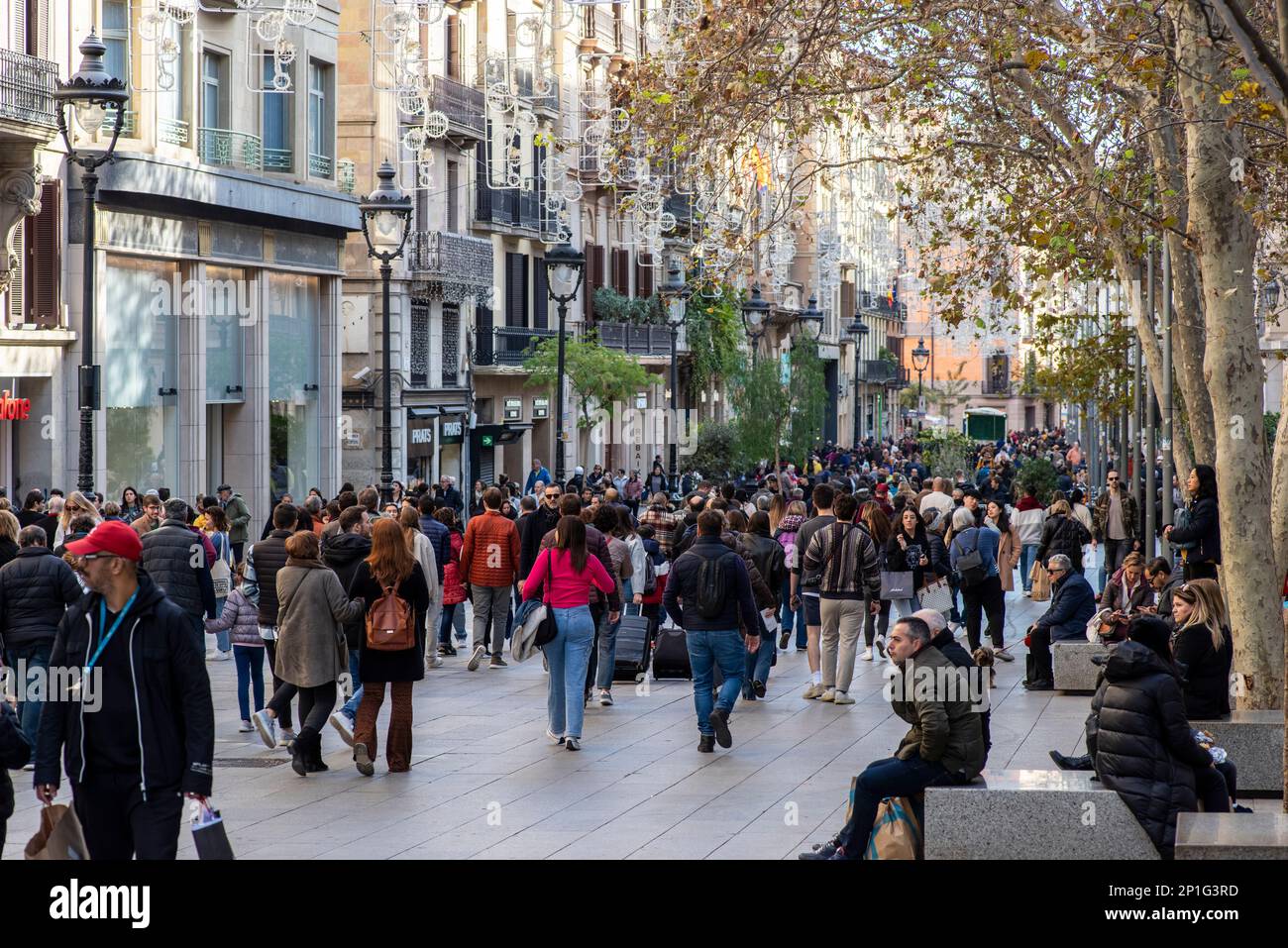 Venta en la avenida Puerta del Ángel, Barcelona ciudad, Cataluña Fotografía  de stock - Alamy