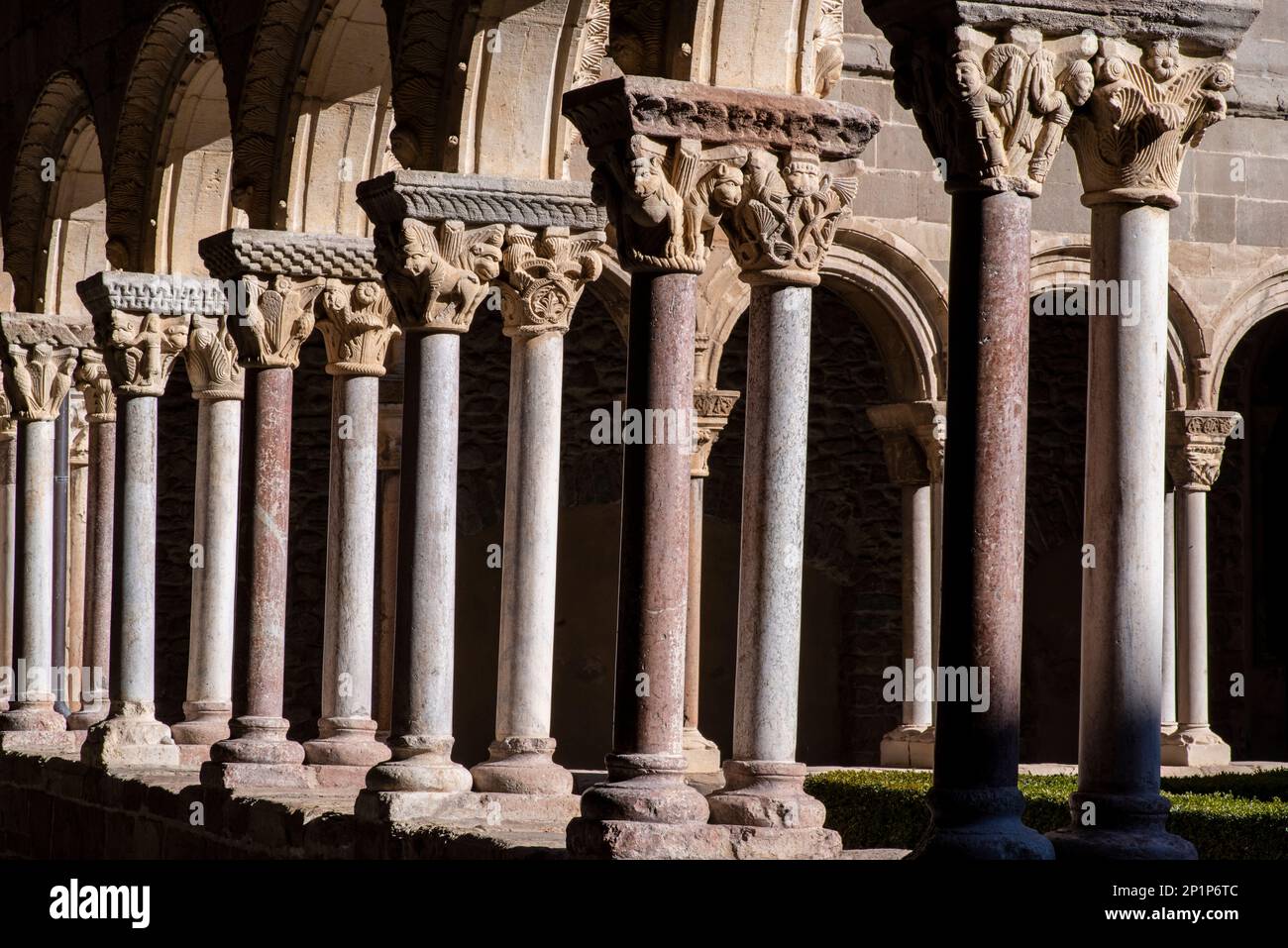 Monasterio de Santa Maria de Ripoll, arte románico, Ripoll, Cataluña