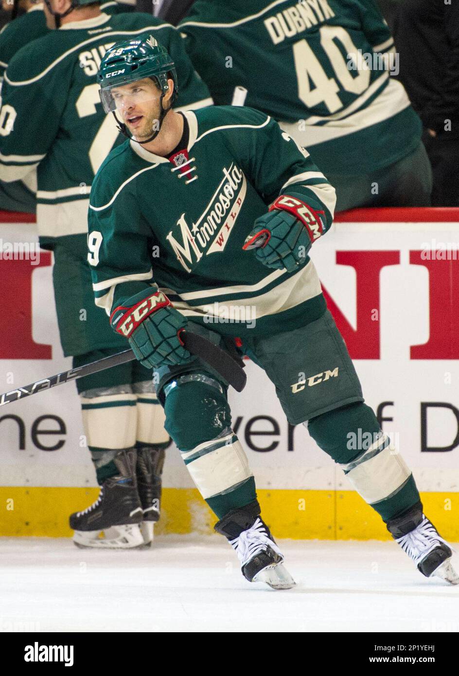 Ryan Suter gets rousing reception from fans after 'awkward' walk into Xcel  Energy Center
