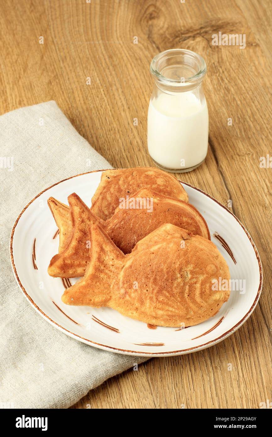 Bungeoppang de comida de rua coreana com diferentes recheios tradução de  pastelaria coreana em forma de peixe