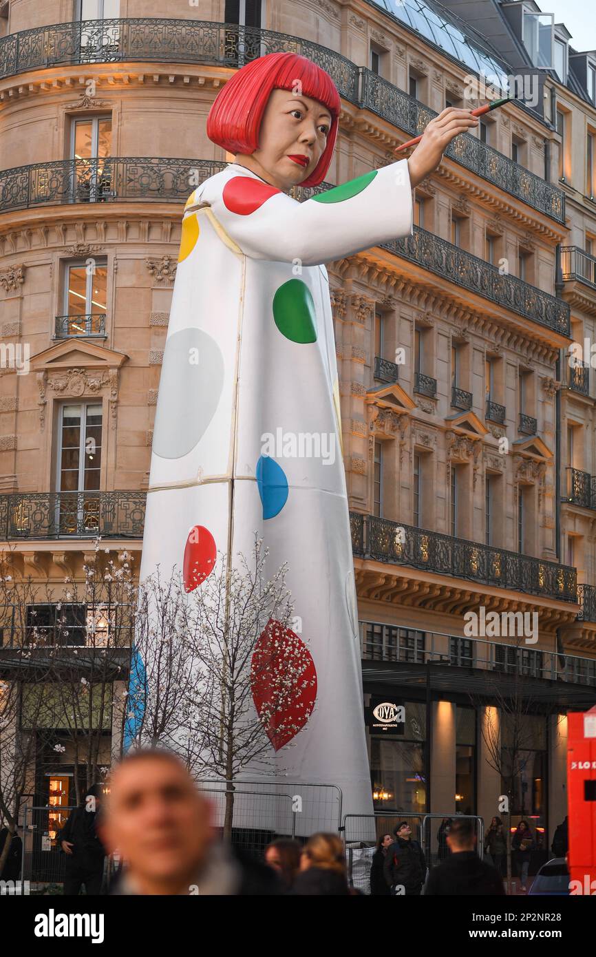 Yayoi Kusama invierte en Louis Vuitton, frente a la Samaritania. LV DREAM,  el nombre del nuevo espacio de exposición libre que se abre frente al Sena  y la Samaritania en París, Francia