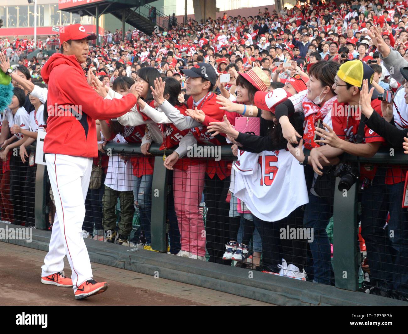 Hiroshima Toyo Carps' Hiroki Kuroda hurls a ball during the