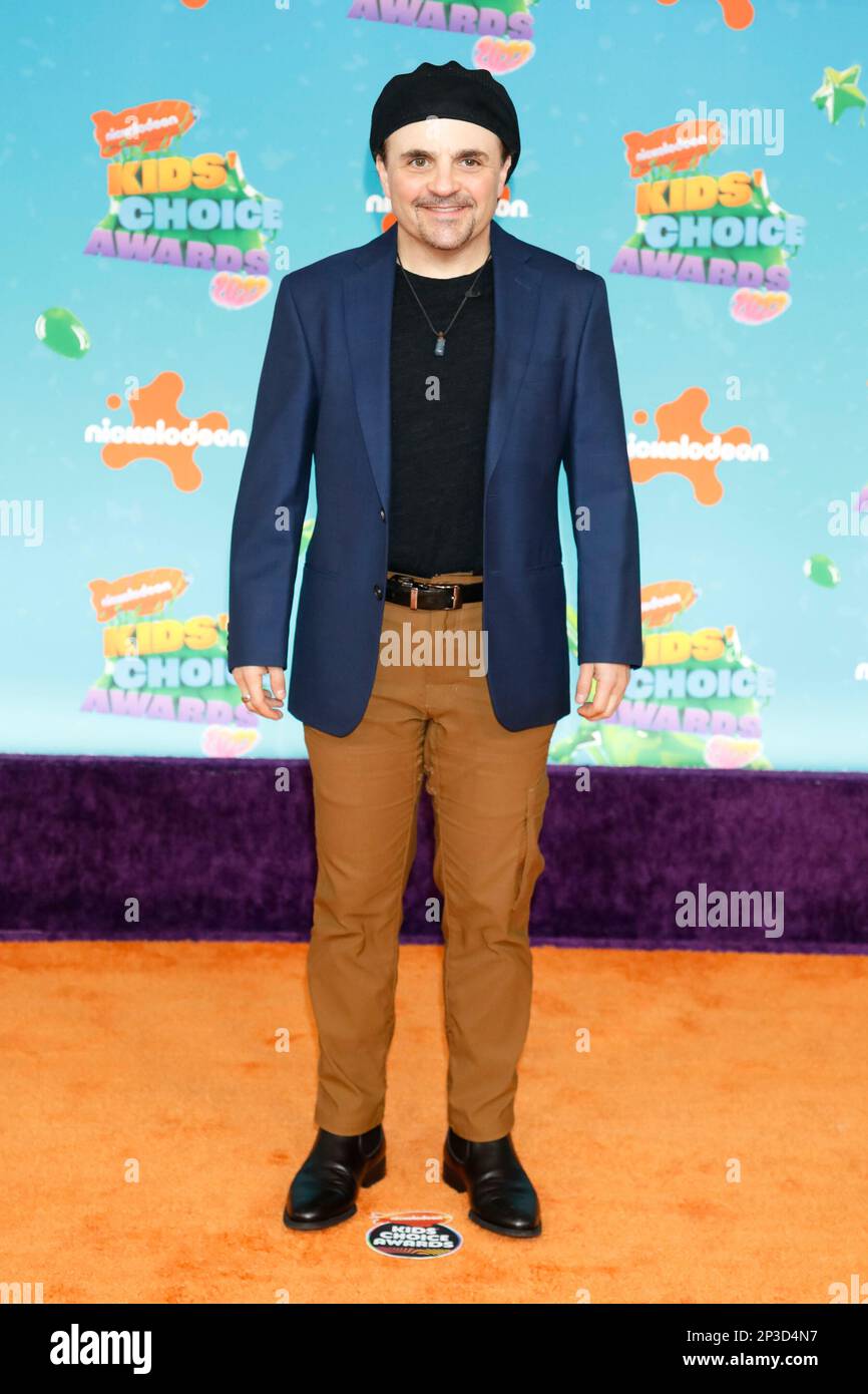 Michael D. Cohen llega a Nickeodeon's Kids' Choice Awards 2023 en Microsoft Theatre Los Ángeles, EE.UU., el 04 de marzo de 2023. Foto de stock