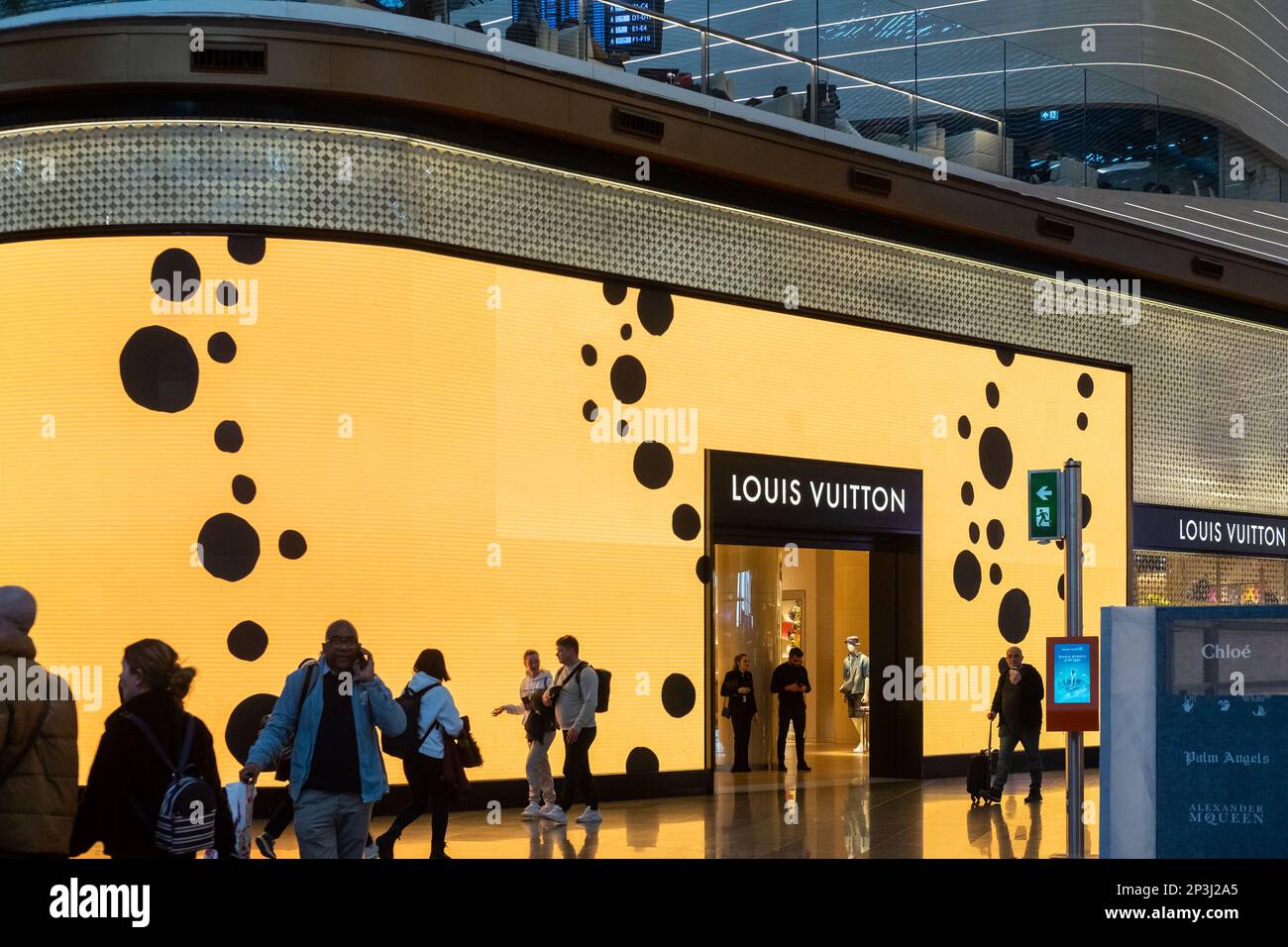 Tienda Louis Vuitton Dentro Del Aeropuerto Internacional De