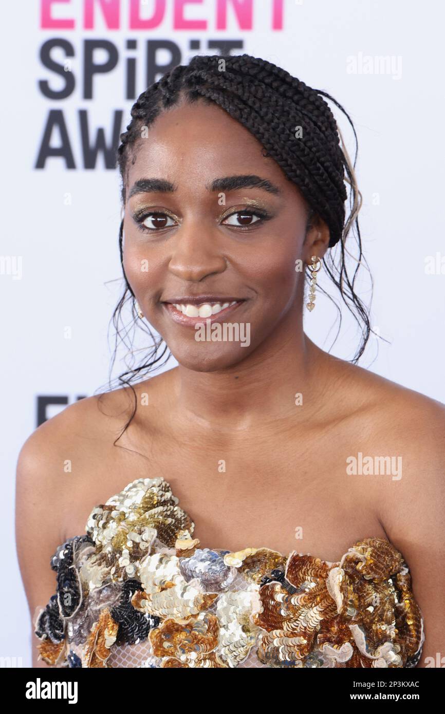 Santa Mónica, EE.UU. 04th de marzo de 2023. Ayo Edebiri asiste a los 2023 Film Independent Spirit Awards el 04 de marzo de 2023 en Santa Mónica, California. Foto: Crash/imageSPACE Crédito: Imagespace/Alamy Live News Foto de stock