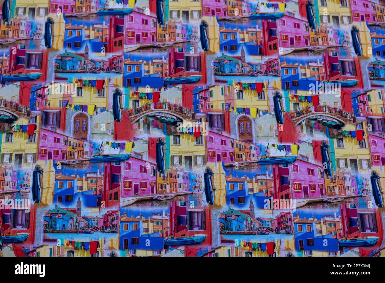 Casas coloridas impresas en material fuera de una tienda de telas en la  isla de Burano, laguna veneciana, Venecia, Italia Fotografía de stock -  Alamy