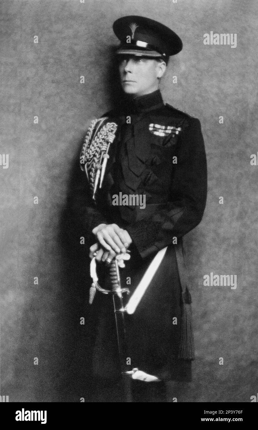 1920 ca., GRAN BRETAÑA : el príncipe de Inglaterra EDUARDO de York (después del príncipe y duque de Galles y después de la abdicación de la señorita Wallis Simpson: Duque de WINDSOR ) ( 1894 - 1972 ), desde 1936 Rey EDUARDO VIII . En esta foto está vestido con uniforme militar - CASA REAL - REALEZA - REALI - nobiltà - nobleza - cuello - cuello - militare uniforme divisa - sombrero - cappello - espada --- Archivio GBB Foto de stock