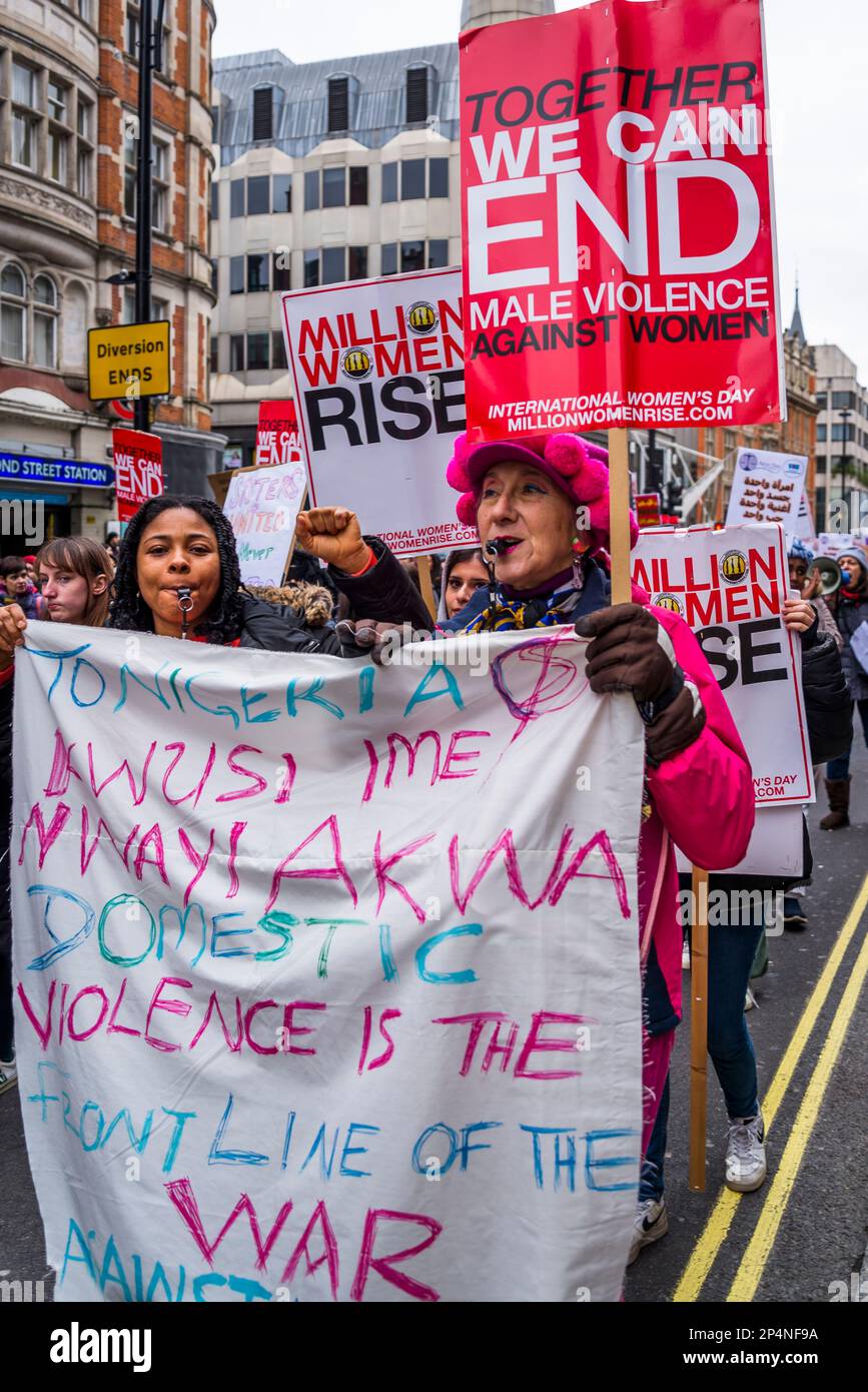 marcha anual 'Million Women Rise' contra la violencia contra las mujeres, Londres, Reino Unido 04/03/2023 Foto de stock