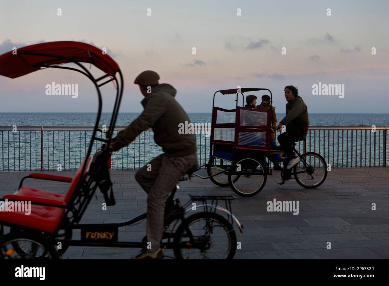 Triciclos de playa fotografías e imágenes de alta resolución - Alamy