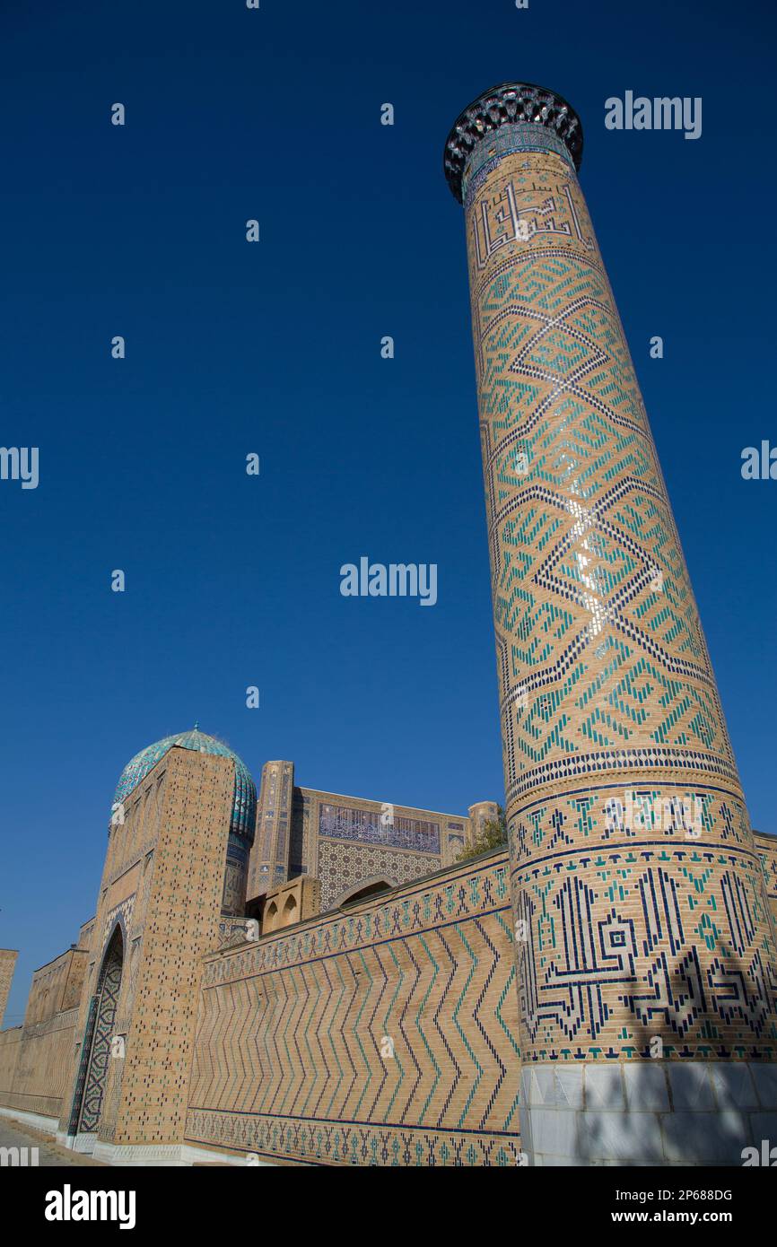 Minarete, mezquita Bibi Khanym, construido 1399-1405, Patrimonio de la Humanidad de la UNESCO, Samarcanda, Uzbekistán, Asia Central, Asia Foto de stock