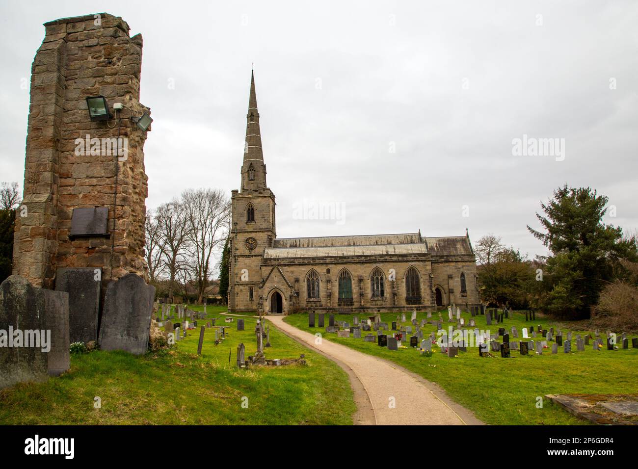 La Iglesia Parroquial de San en Ticknall Derbyshire junto con las