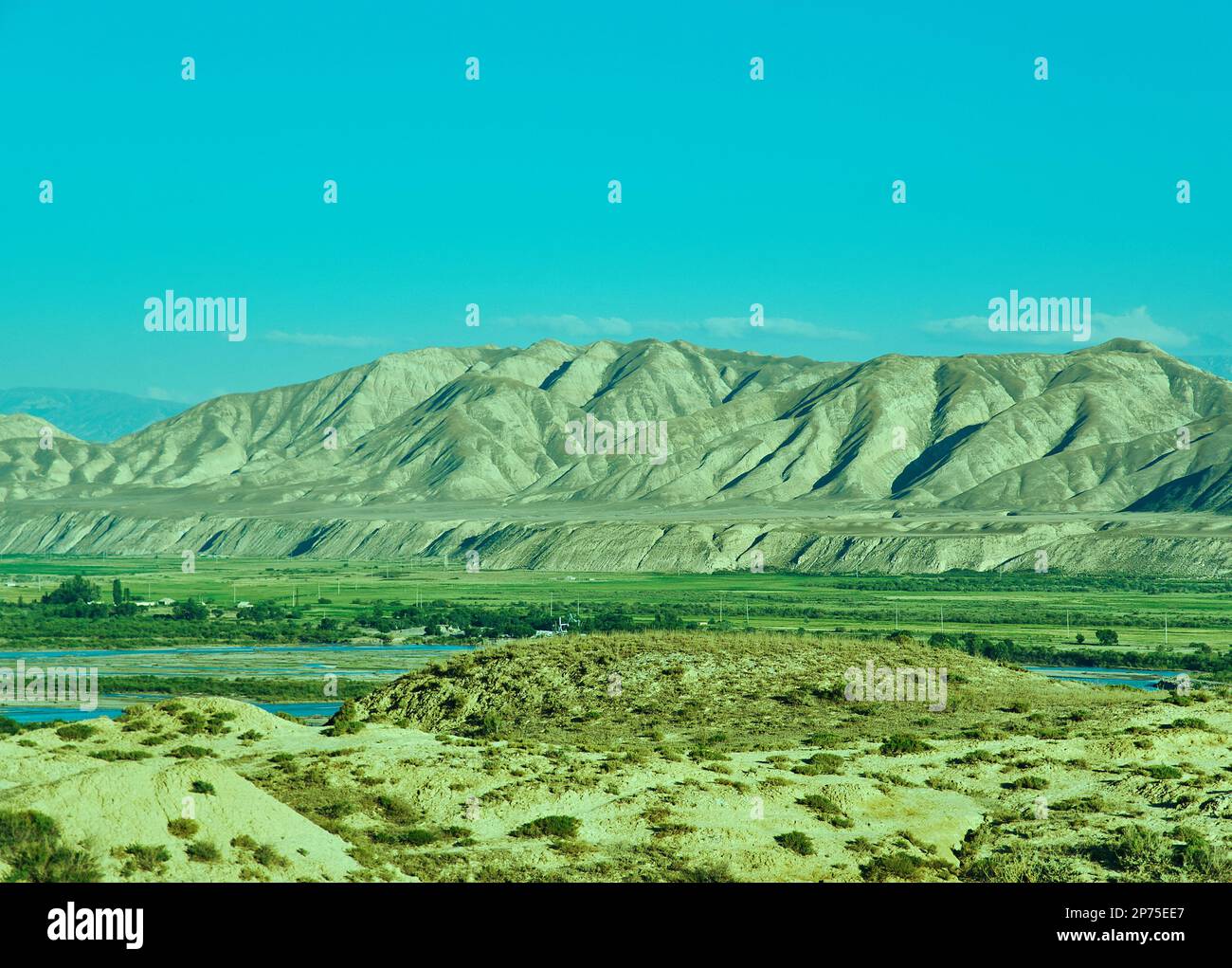 Distrito de la meseta de la montaña de la región de Jalal-Abad, en el oeste de Kirguistán Foto de stock