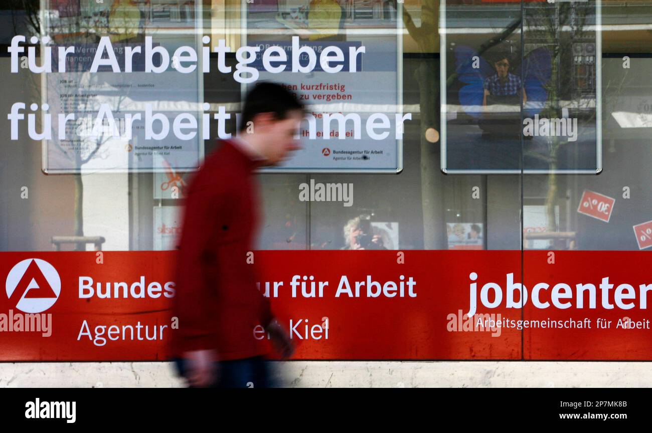 ARCHIV Diese Aussenansicht, fotografiert am 19. Maerz 2009, zeigt ein Jobcenter in Kiel.Die