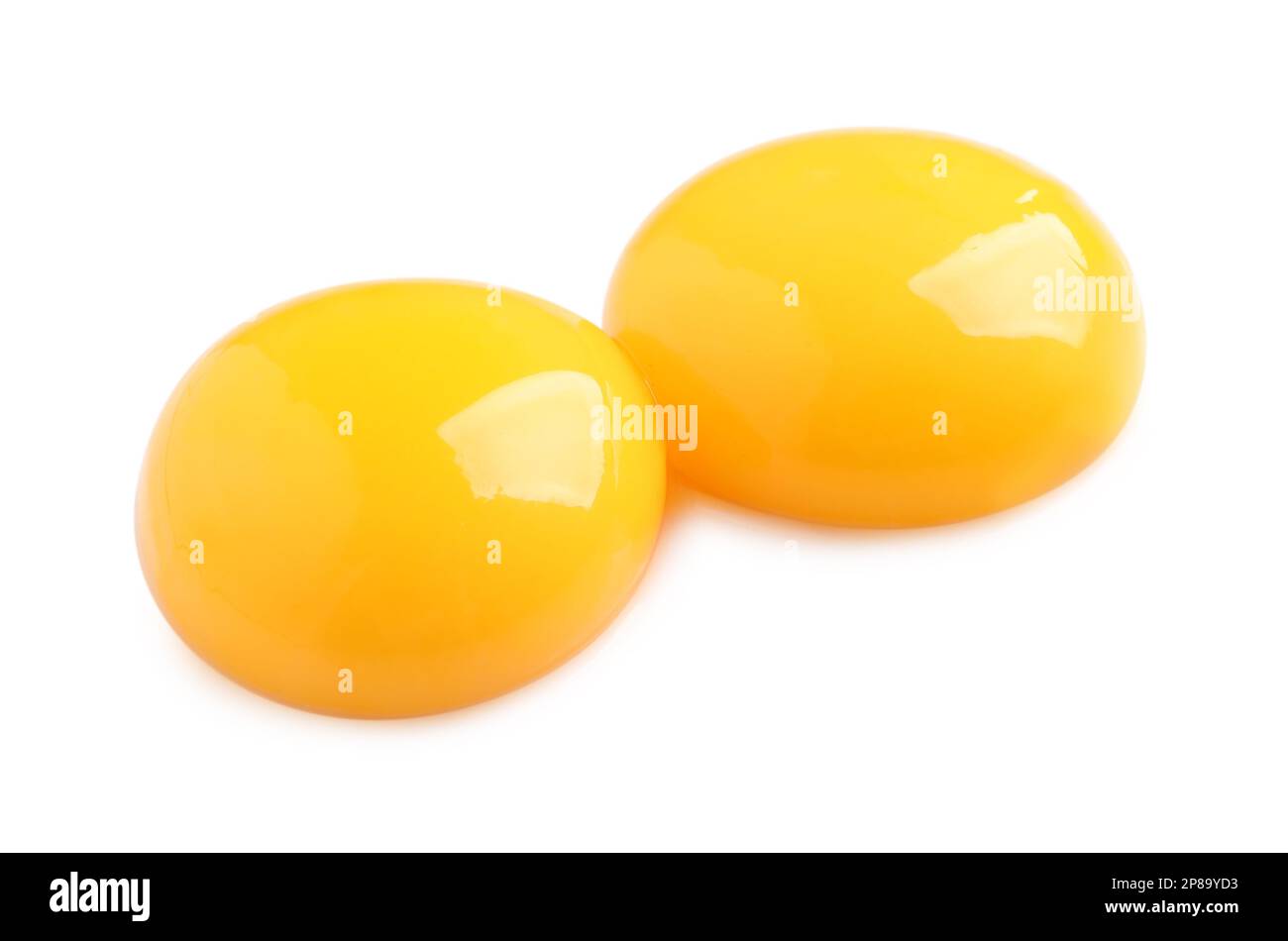 Yemas crudas de huevo de pollo sobre fondo blanco Foto de stock