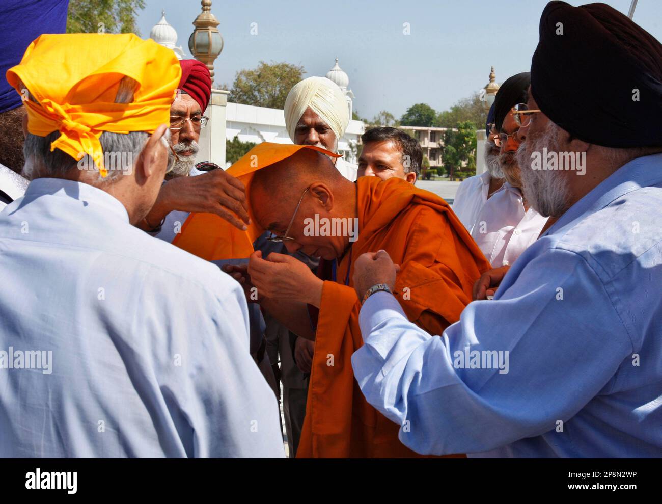 Sikhs help to cover the head of Tibet's exiled spiritual leader the