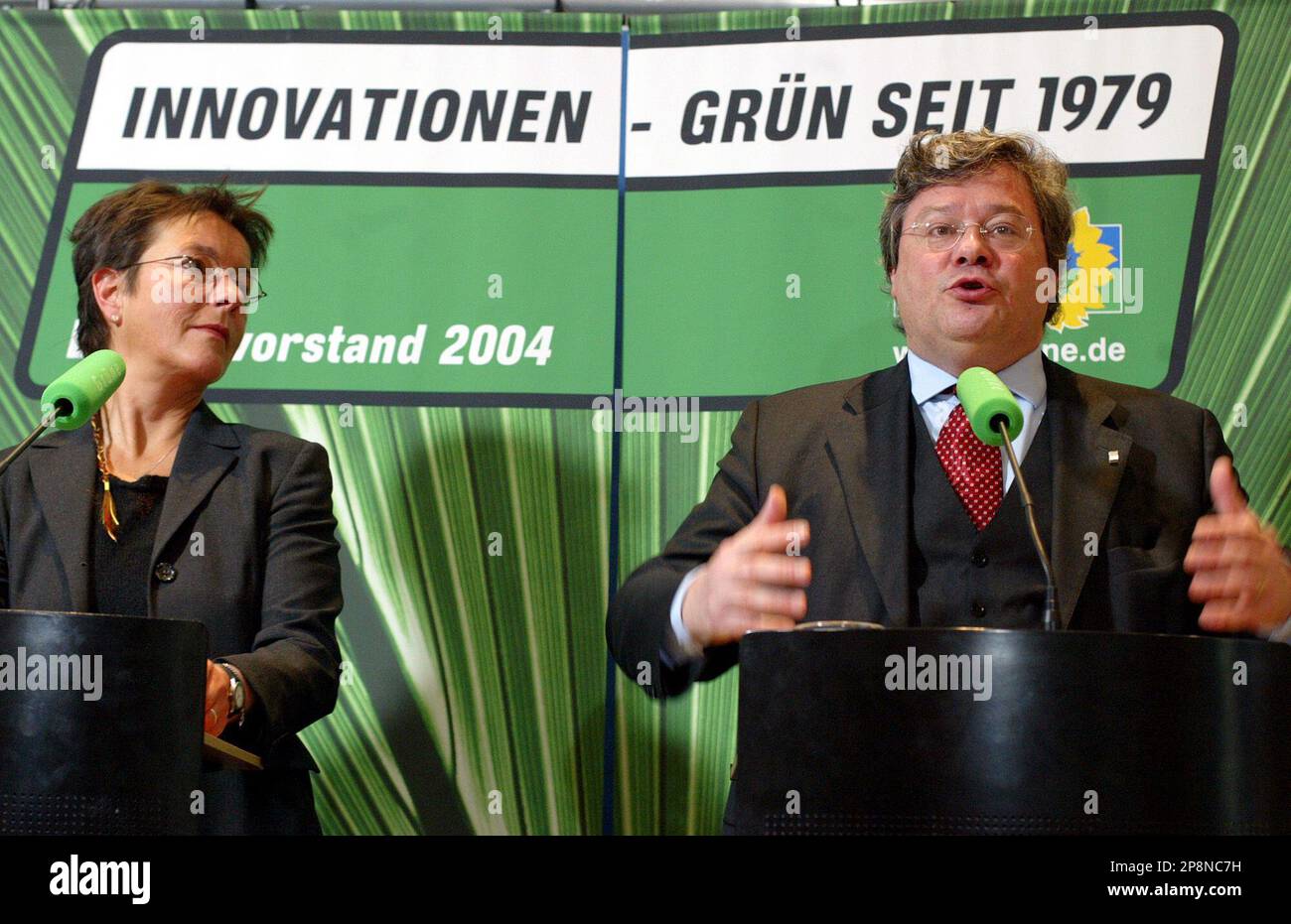 ** ARCHIV ** Die damaligen GruenenParteivorsitzenden Angelika Beer