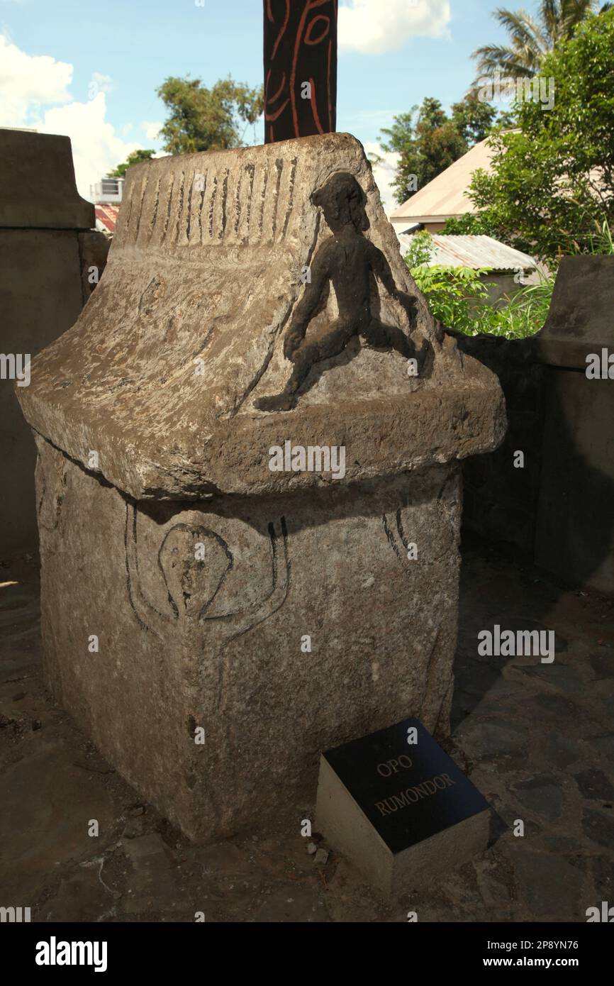 Un sarcófago que tradicionalmente se llama 'waruga' en una localidad de