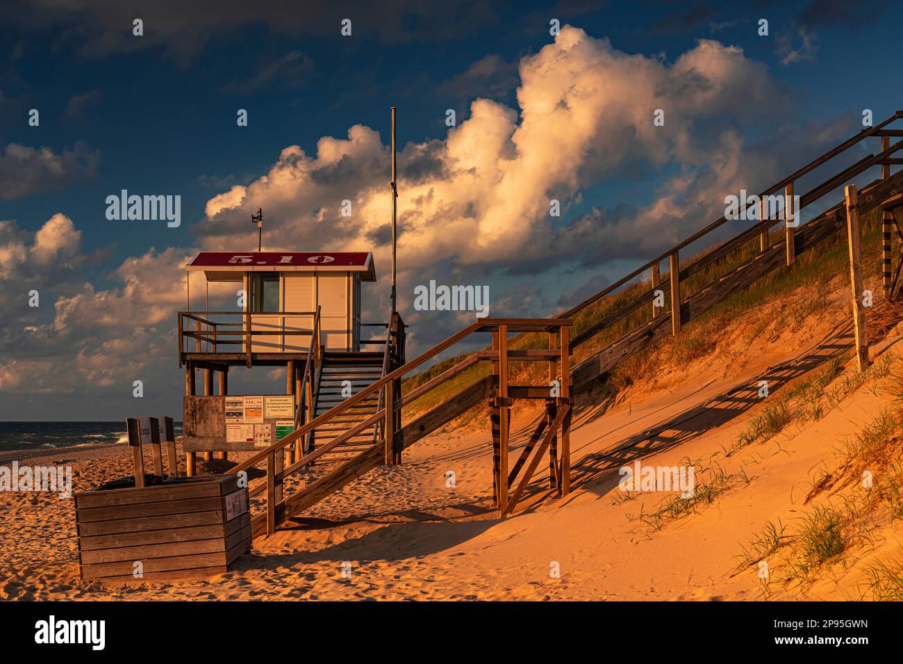 Estación de rescate en la playa de Rantum, isla Sylt Foto de stock