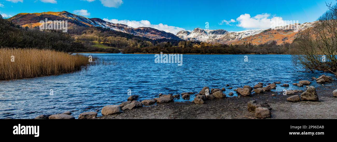 Impresionante panorámica de Elter Water, Lake District National Park, Cumbria Foto de stock