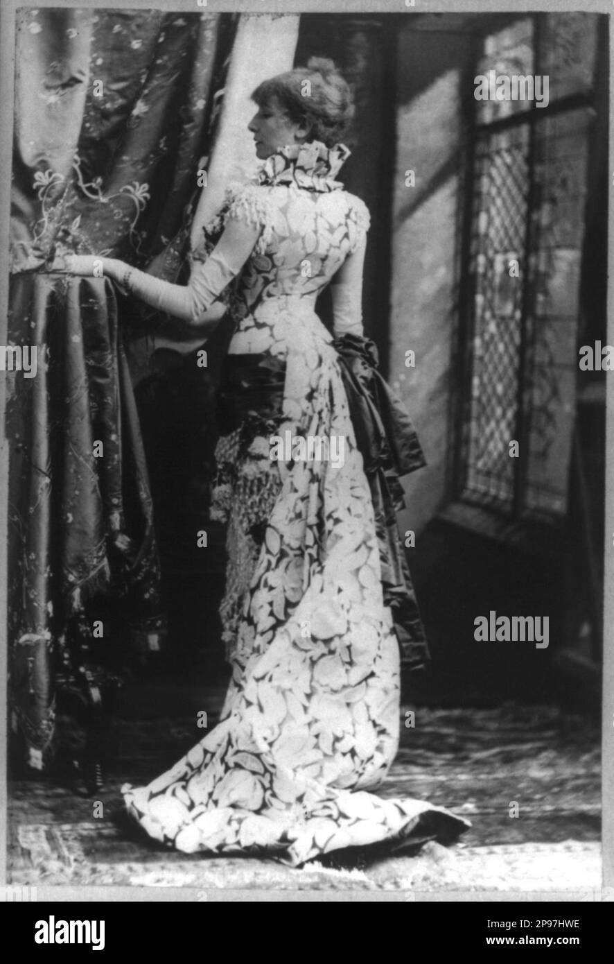 1880 , Nueva York , Estados Unidos : SARAH BERNHARDT, la actriz de teatro  más célebre de francia. Foto de Sarony , Nueva York - Atrice - TEATRO -  TEATRO - DIVA -