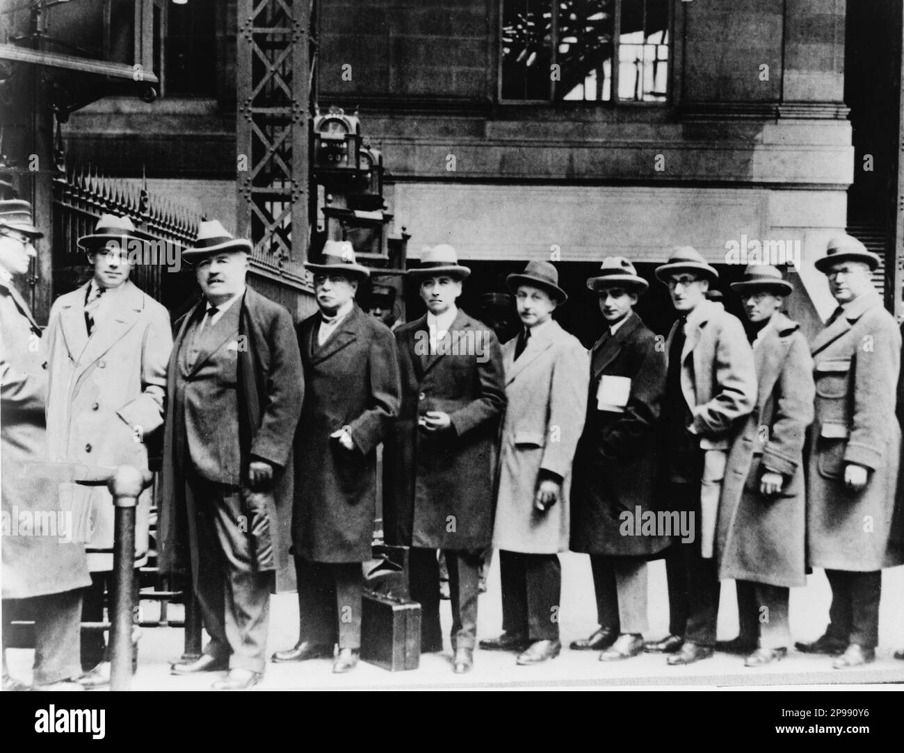 1920 , Nueva York : Los compositores de música americanos (de izquierda a derecha) Gene Buck, Victor Herbert , John Philip Sousa , Harry B. Smith , Jerome Kern , Irving Berlin , George W. Meyer, Irving Bibo y Otto Harbach . FOTO DE AL AUMULLER - COMPOSITORE - OPERA LIRICA - OPERETTA - CLÁSICA - CLÁSICA - RETRATO - RITRATTO - MUSICISTA - MÚSICA ---- - ARCHIVIO GBB Foto de stock