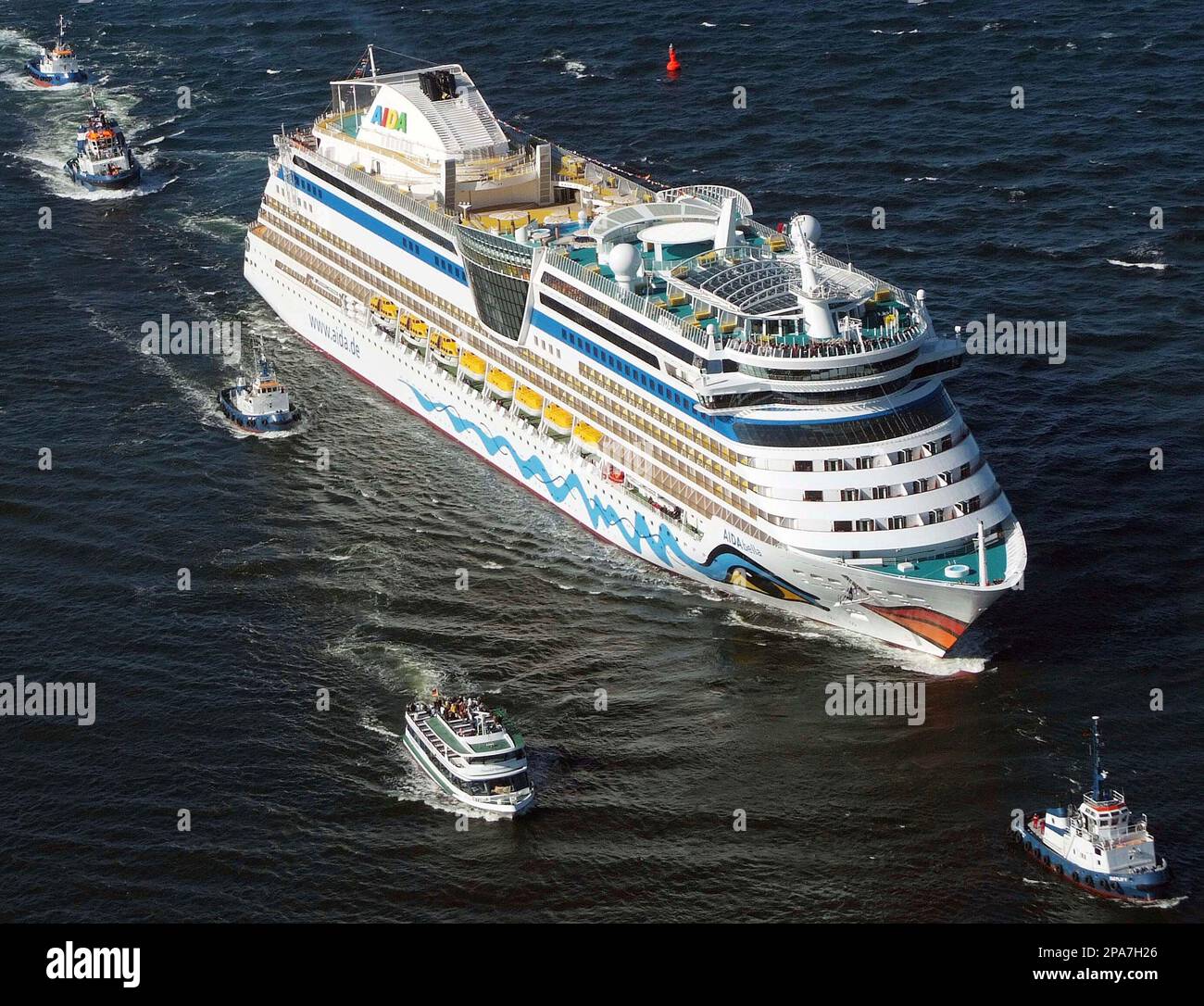 ** WIEDERHOLUNG VON TROS101 MIT GEAENDERTEM BILDAUSSCHNITT ** Das Kreuzfahrtschiff