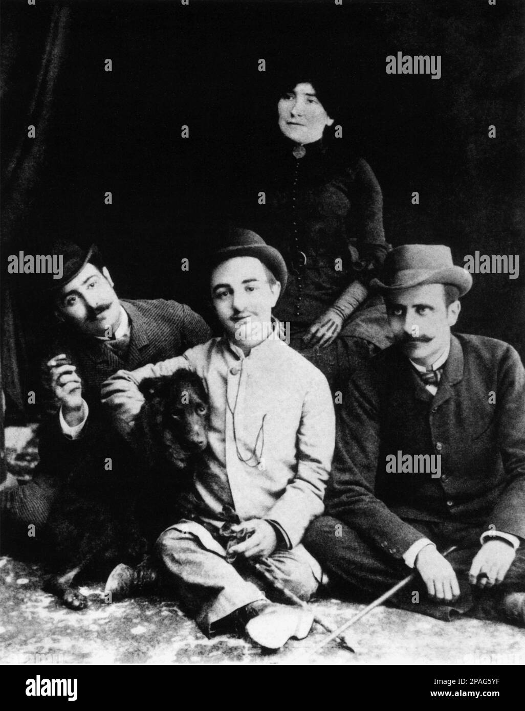 1883 : El pintor francés más célebre Henry de TOULOUSE - LAUTREC ( Albi 1864 - Malrome' , Gironde 1901 ), en el centro con el perro en esta foto , Con unos amigos y el cusin LOUIS PASCAL - FOTO STORICHE - HISTORIA - ARTES - ARTE - PITTURA - PITTORE - artista - retrato - ritratto - BELLE EPOQUE - perro - caña - amici ---- ARCHIVO GBB Foto de stock