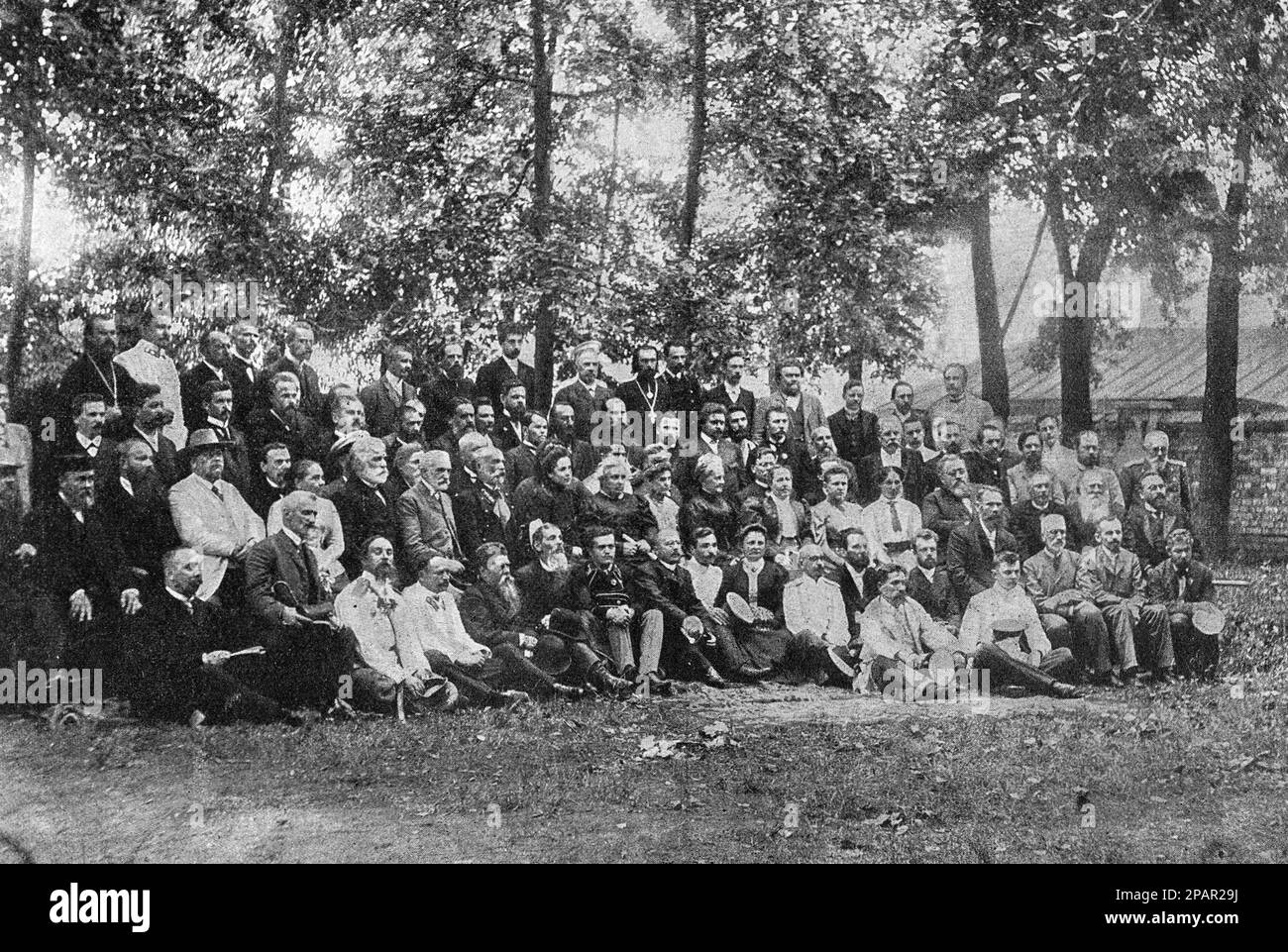 Participantes del Tercer Congreso Regional Histórico y Arqueológico en Vladimir en 1906. Foto de 1906. Foto de stock
