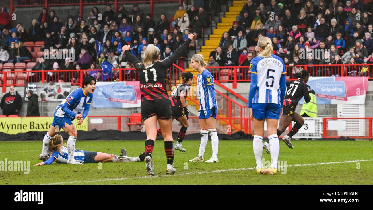 Crawley Reino Unido, 12th de marzo de 2023 - Desesperación por Brighton con Khadija Shaw del Manchester City como vencedor durante el partido de la Superliga Femenina Barclays entre Brighton & Hove Albion y Manchester City: Credit Simon Dack /TPI/ Alamy Live News Foto de stock