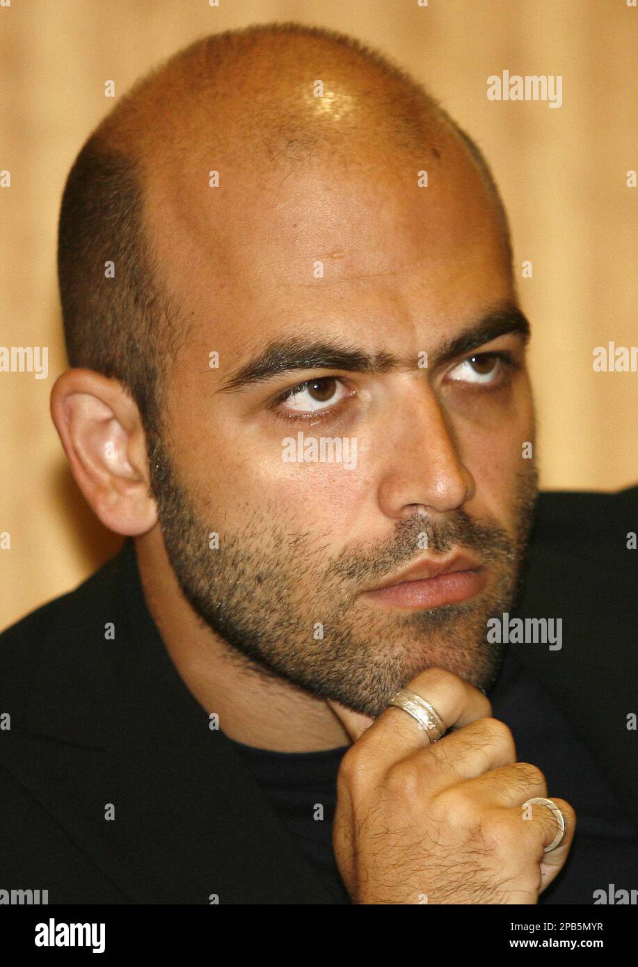 Der italienische Journalist Roberto Saviano stellt am Mittwoch, 5