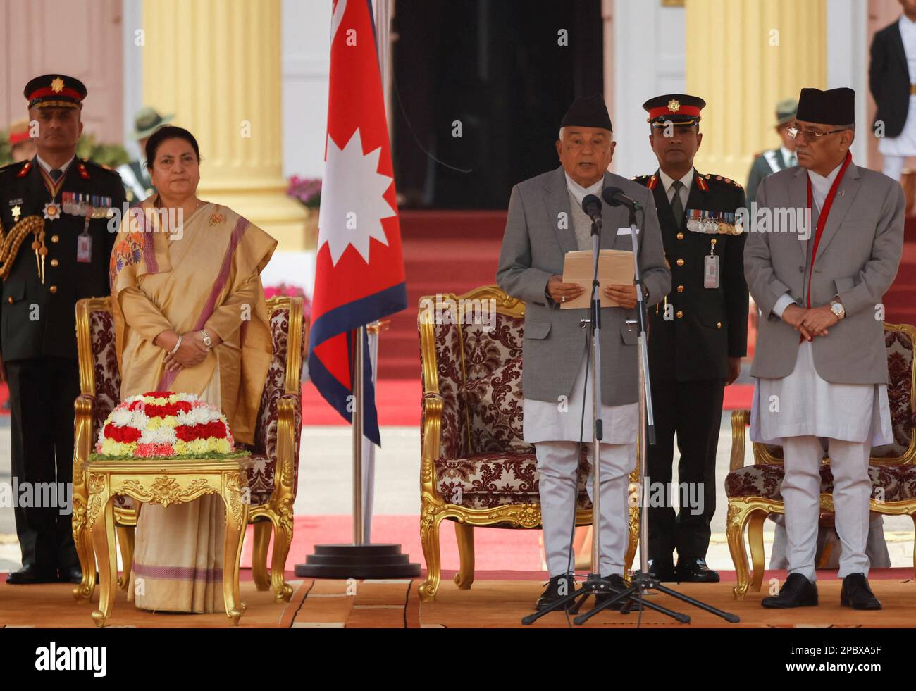 Ram Chandra Paudel, presidente nepalí recién elegido, hace el juramento