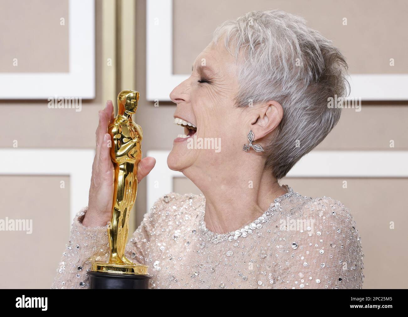 Jamie Lee Curtis Ganadora Del Premio A La Mejor Actriz De Reparto Por Todo En Todas Partes A