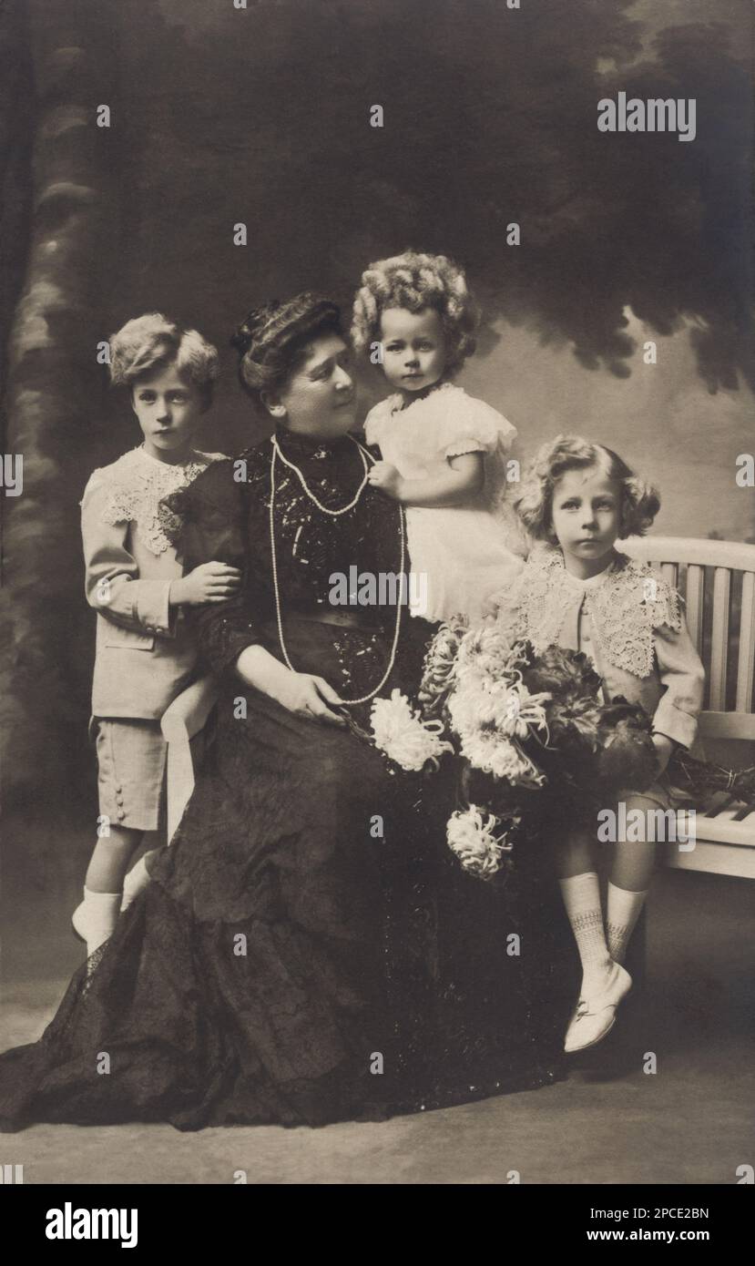 1908 aprox. , Bruxelles , BÉLGICA la futura reina MARÍA José di