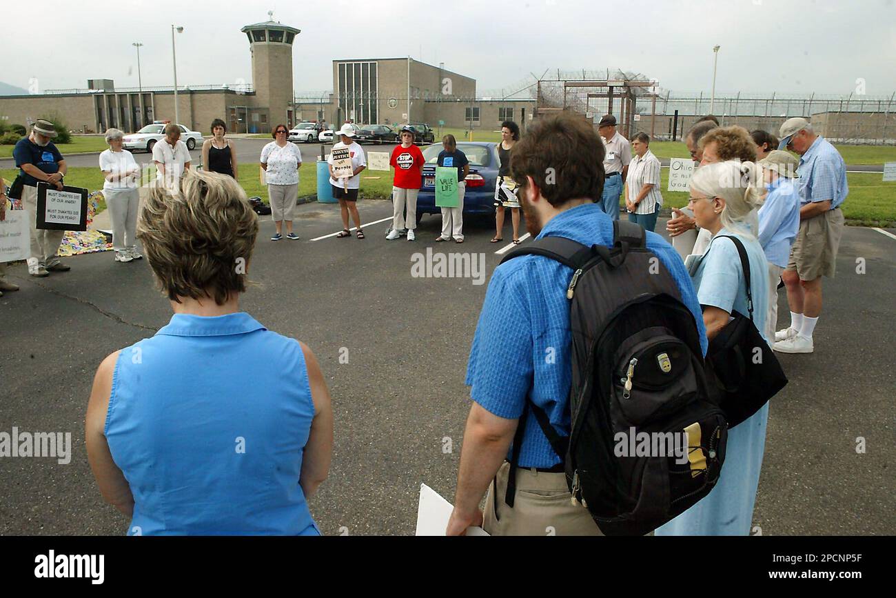 Death penalty opponents gather in front of the Southern Ohio Correctional Facility in Lucasville