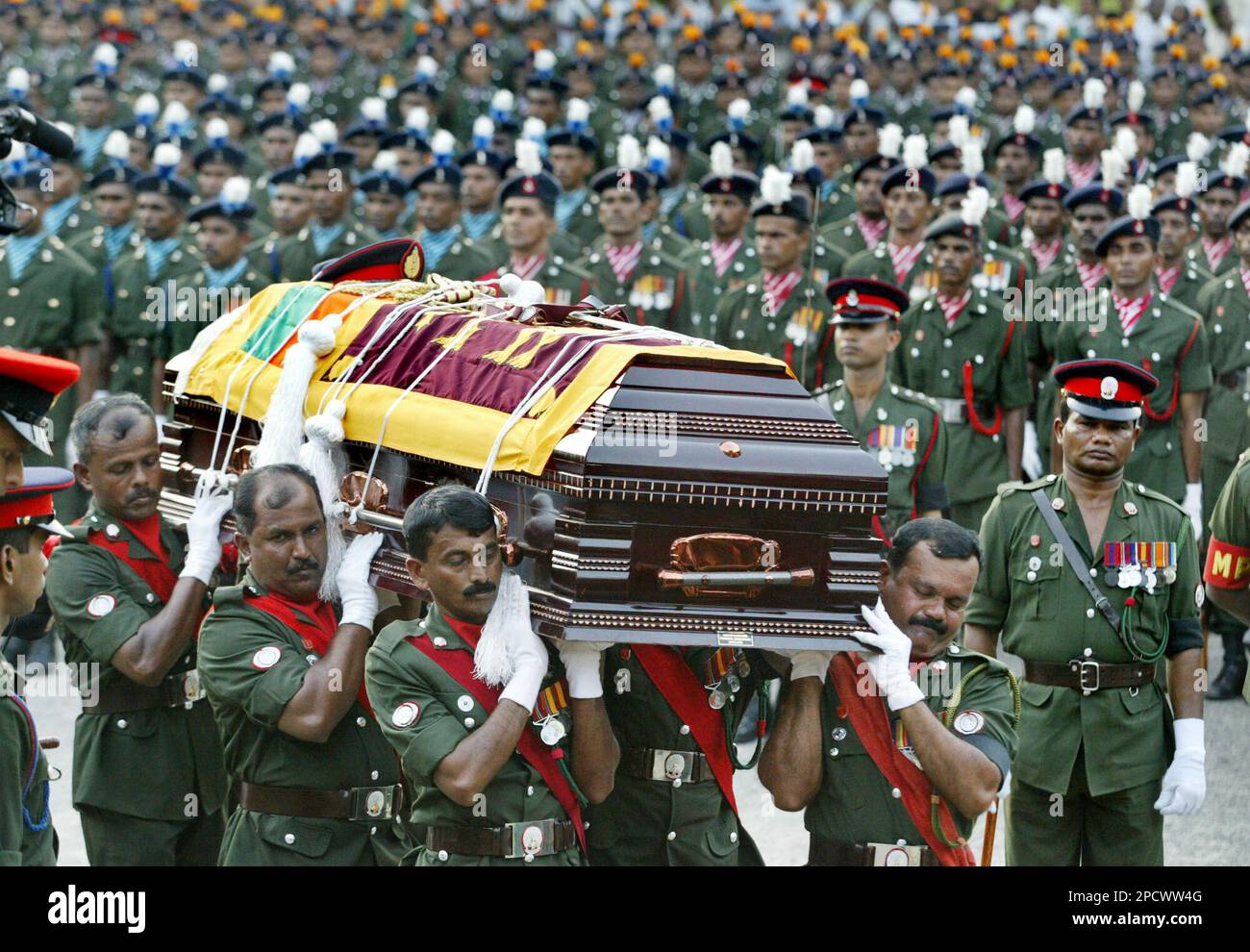 Sri Lankan army soldiers carry the coffin of Maj. Gen Parami Kulatunga
