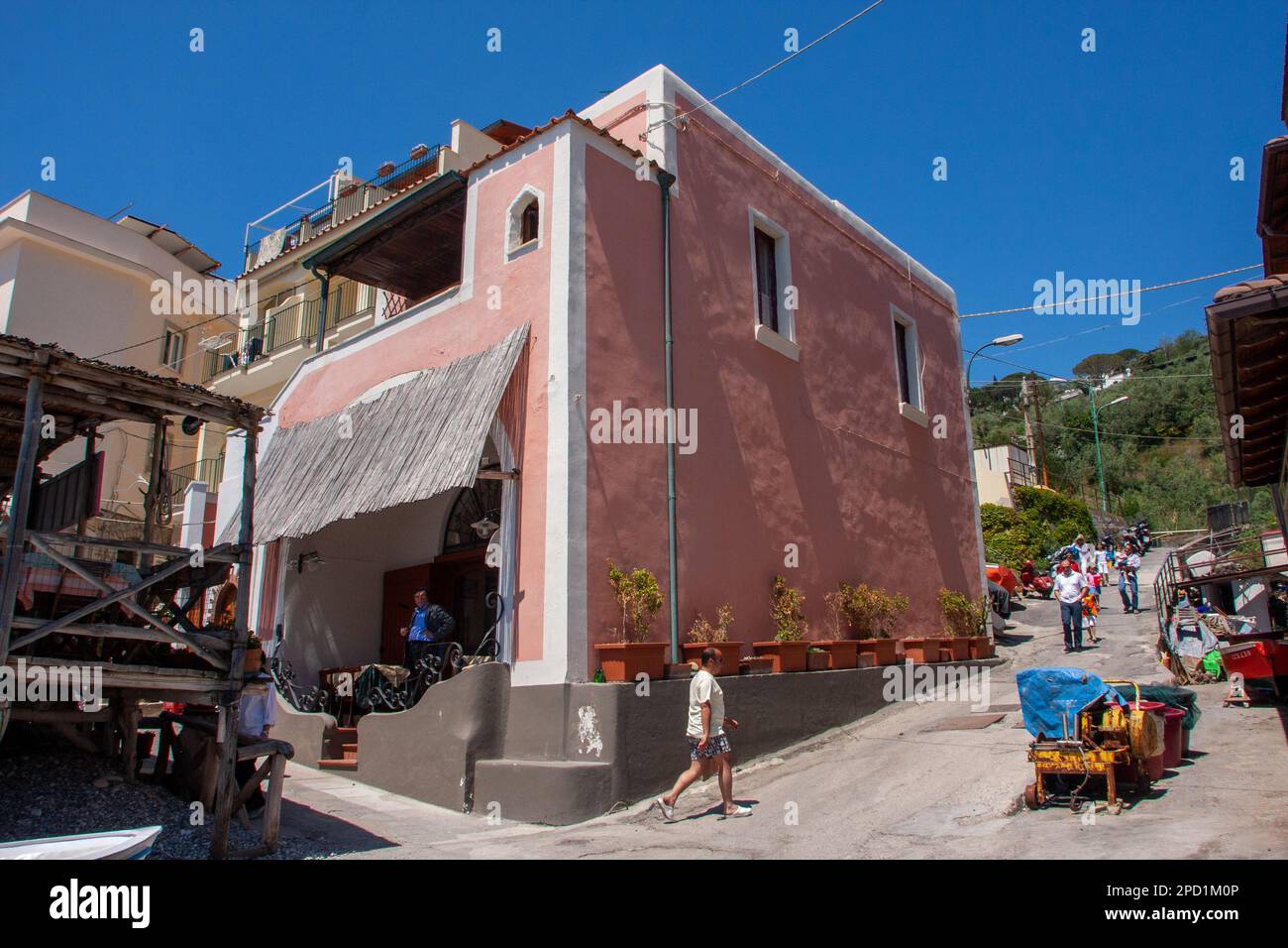 Hotel La Conca del Sogno de la costa de Nerano, Massa Lubrense, Italia Un pequeño pueblo de pescadores en la costa de Amalfi. Frente a la isla de Capri Foto de stock