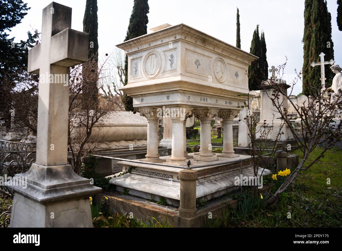 El cementerio inglés o protestante en Florencia, Italia. Entre las