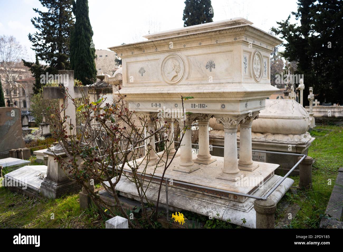 El cementerio inglés o protestante en Florencia, Italia. Entre las