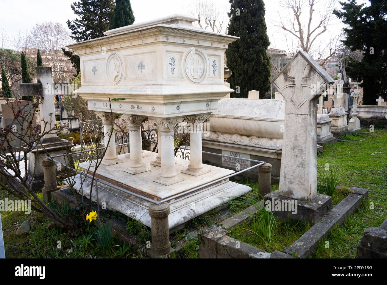 El cementerio inglés o protestante en Florencia, Italia. Entre las