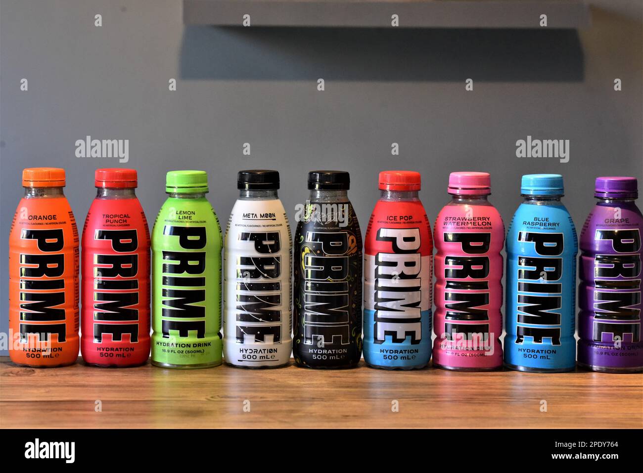 PRIME Hydration Drink, en la foto son los nueve sabores, incluida la  edición limitada de KSI. Las bebidas son hechas por rs Logan Paul y  KSI Fotografía de stock - Alamy