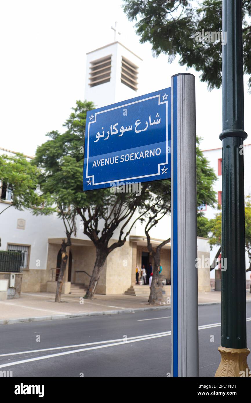 El nombre de la calle lleva el nombre del primer presidente indonesio en Rabat, Marruecos, para celebrar la relación diplomática de 2 naciones Foto de stock