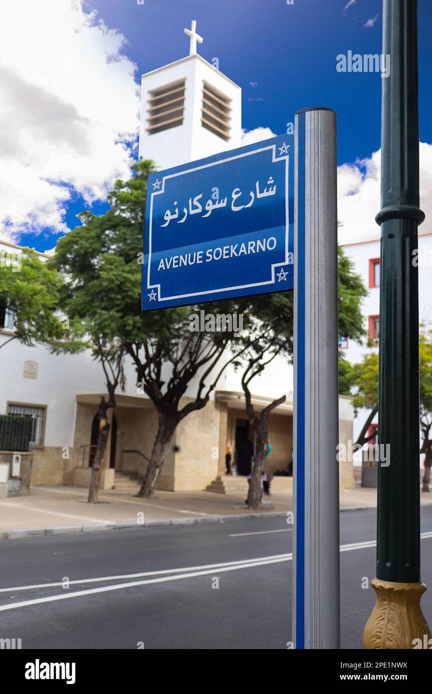 El nombre de la calle lleva el nombre del primer presidente indonesio en Rabat, Marruecos, para celebrar la relación diplomática de 2 naciones Foto de stock