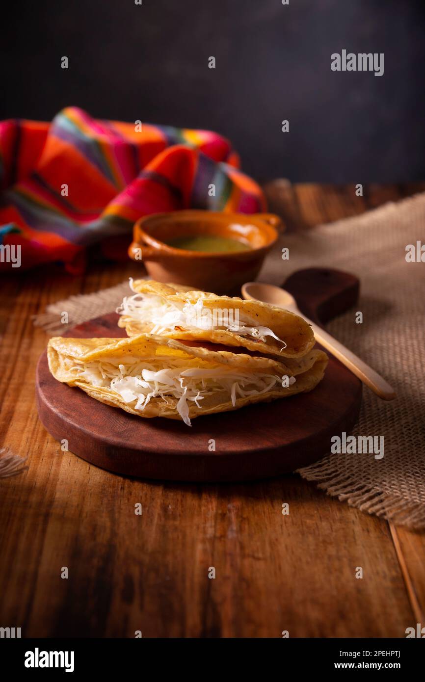 Quesadillas de patata. Quesadillas fritas elaboradas con tortillas de