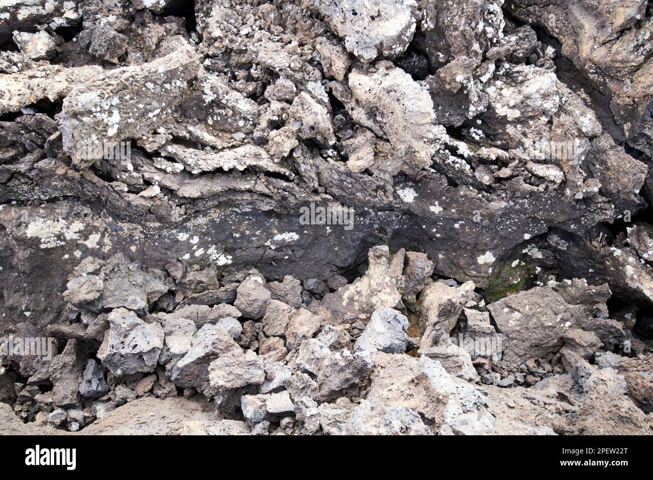 Costuras de enfriamiento y formaciones rocosas en flujo de lava parque nacional de timanfaya Lanzarote, Islas Canarias, España Foto de stock